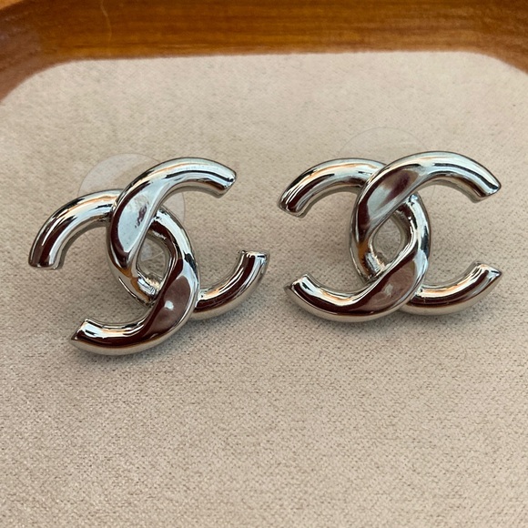 CHANEL Silver Interlocking CC Earrings - Picture 1 of 4